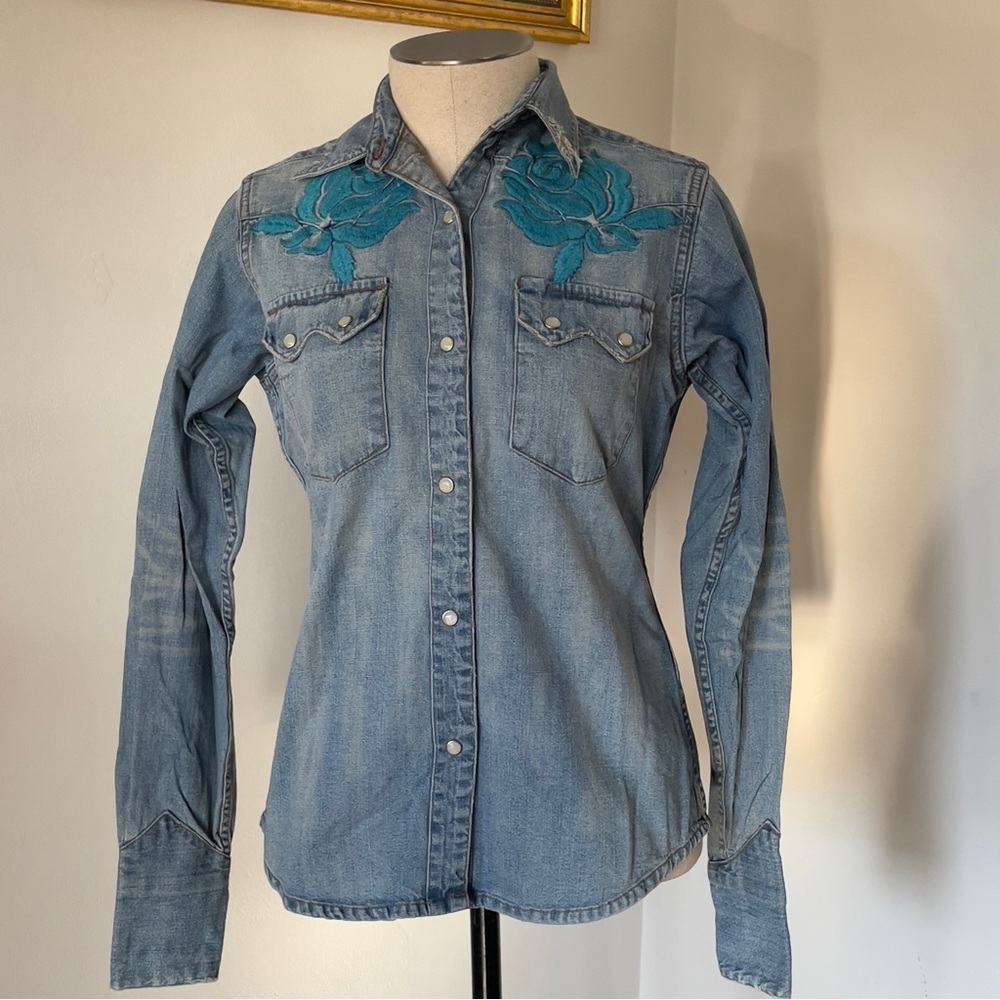 Vintage Western Denim Blue Floral Embroidered Denim Shirt - Cowgirl Chic! 🌸🤠- Picture 8 of 16